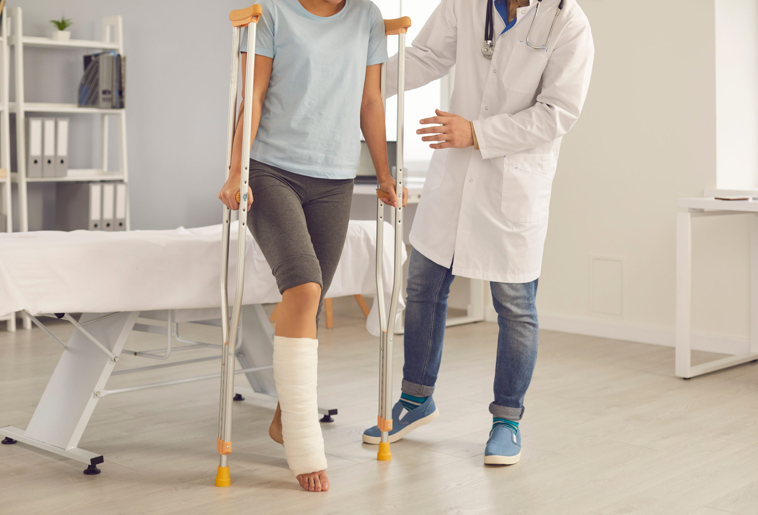 patient with broken leg